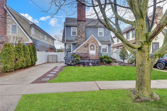 2889 Arnold Avenue, Oceanside, NY 11572