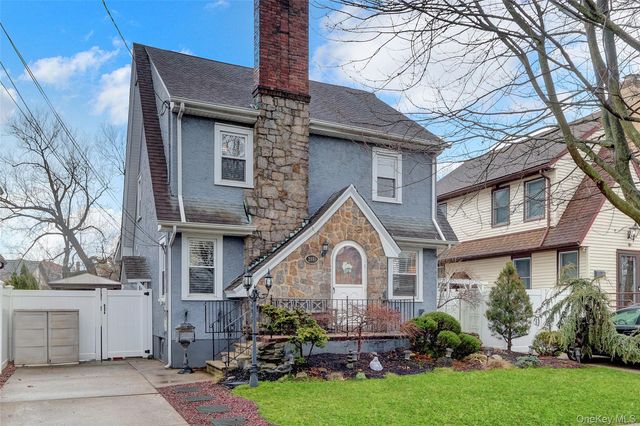 2889 Arnold Avenue, Oceanside, NY 11572