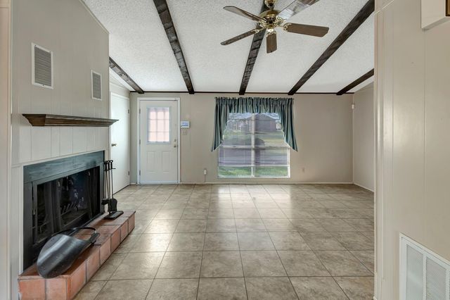 293 County Road 406, Edna, TX 77957