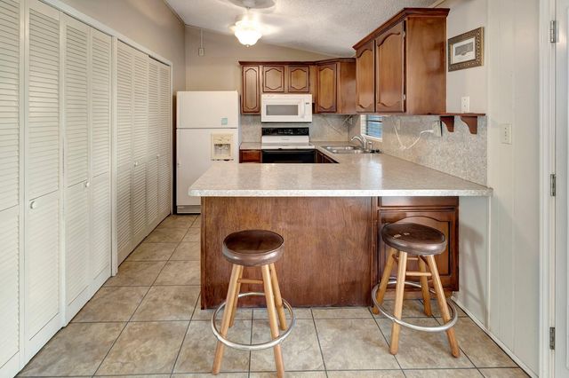 293 County Road 406, Edna, TX 77957