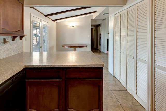 293 County Road 406, Edna, TX 77957