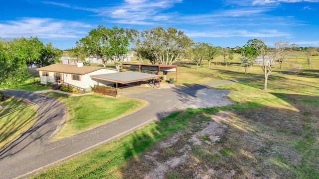 293 County Road 406, Edna, TX 77957