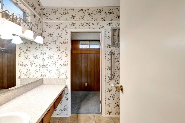 293 County Road 406, Edna, TX 77957