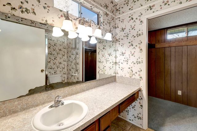 293 County Road 406, Edna, TX 77957