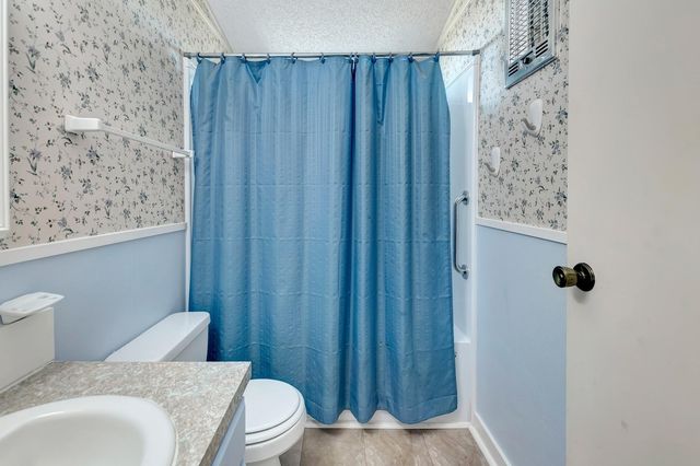 293 County Road 406, Edna, TX 77957