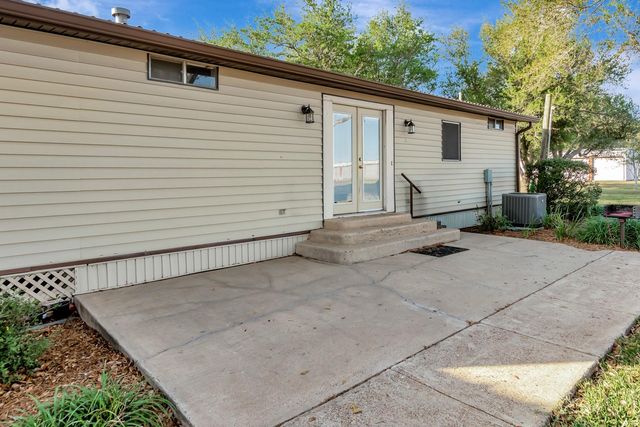 293 County Road 406, Edna, TX 77957