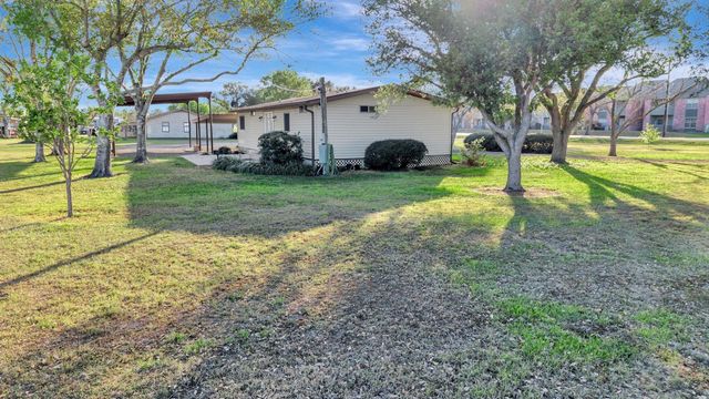 293 County Road 406, Edna, TX 77957