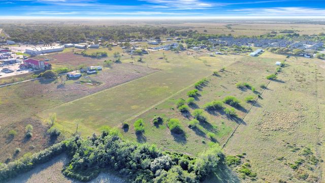 293 County Road 406, Edna, TX 77957