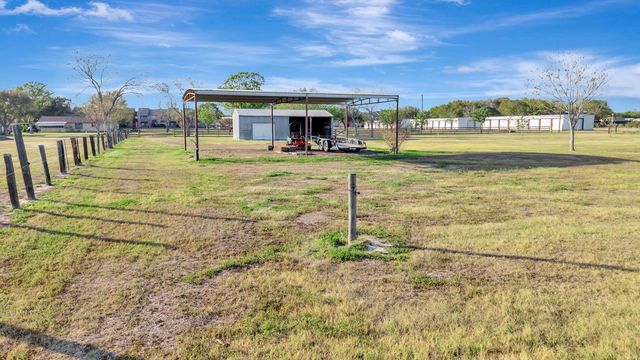 293 County Road 406, Edna, TX 77957