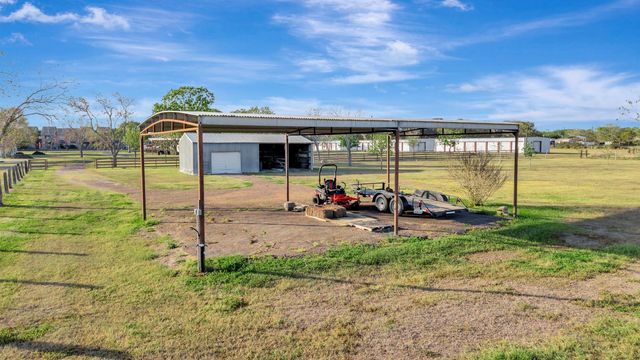 293 County Road 406, Edna, TX 77957