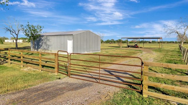 293 County Road 406, Edna, TX 77957