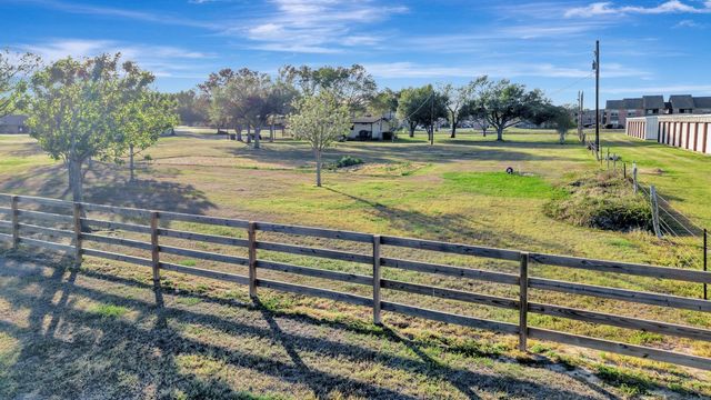293 County Road 406, Edna, TX 77957