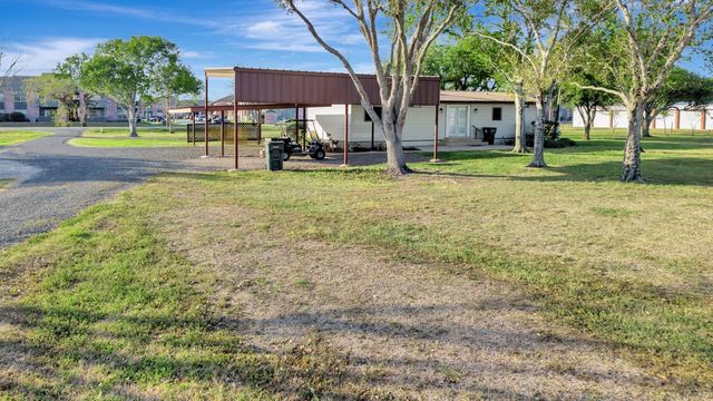 293 County Road 406, Edna, TX 77957