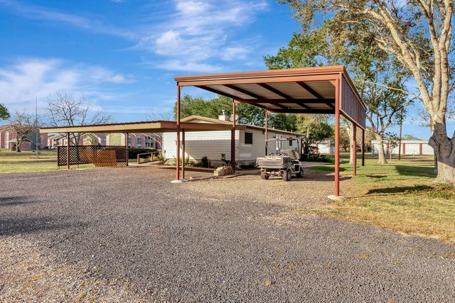 293 County Road 406, Edna, TX 77957