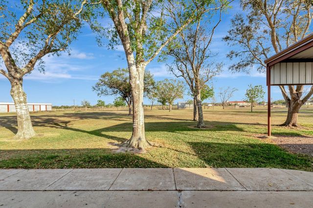 293 County Road 406, Edna, TX 77957