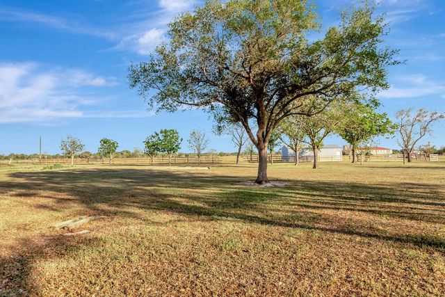293 County Road 406, Edna, TX 77957