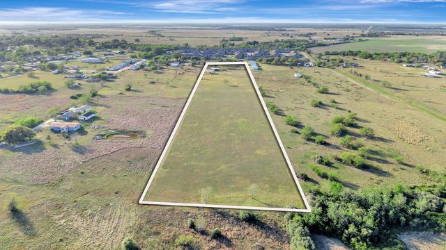 293 County Road 406, Edna, TX 77957