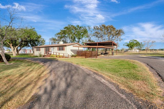 293 County Road 406, Edna, TX 77957