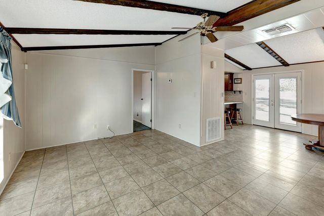 293 County Road 406, Edna, TX 77957