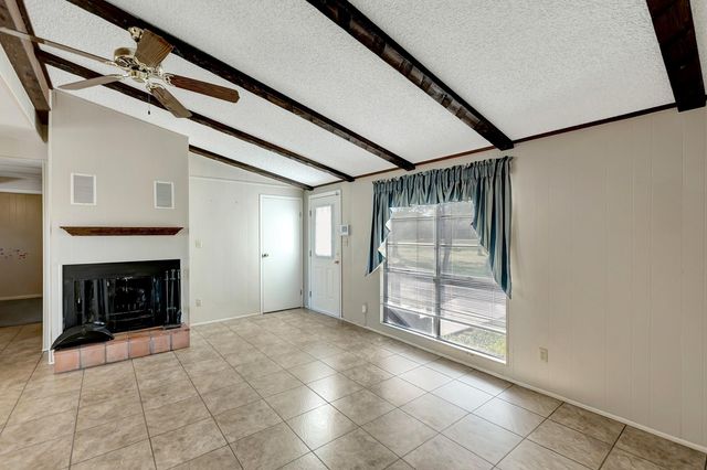 293 County Road 406, Edna, TX 77957