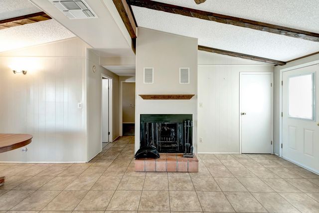 293 County Road 406, Edna, TX 77957