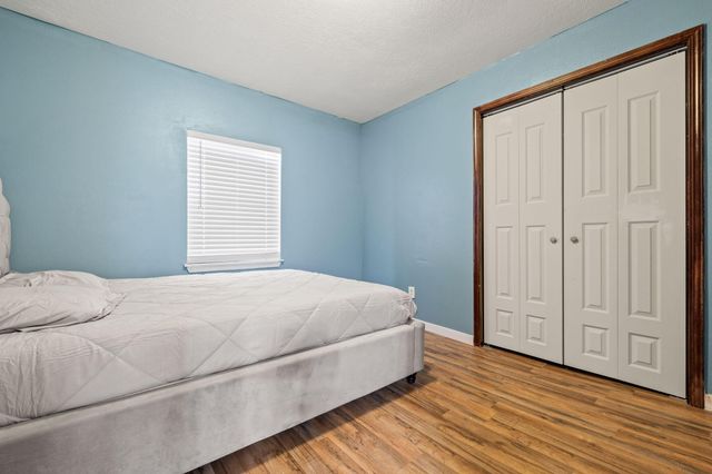 617 N Hillcrest Avenue, Springfield, MO 65802