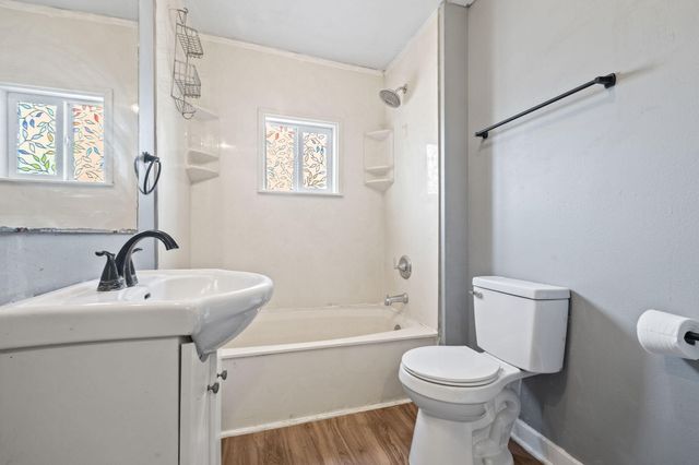 617 N Hillcrest Avenue, Springfield, MO 65802