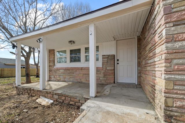 617 N Hillcrest Avenue, Springfield, MO 65802
