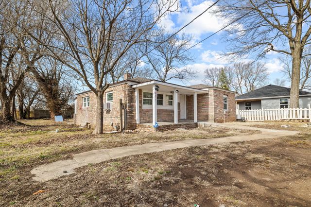 617 N Hillcrest Avenue, Springfield, MO 65802