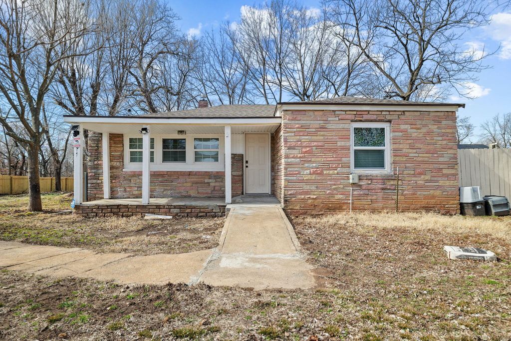 617 N Hillcrest Avenue, Springfield, MO 65802
