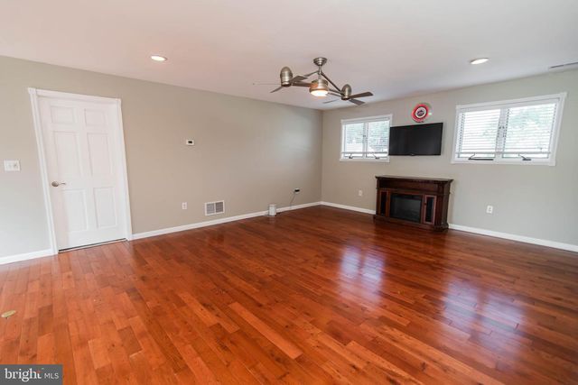142 ELDERBERRY DR, Levittown, PA 19054