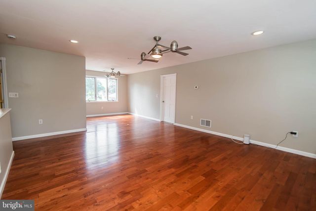 142 ELDERBERRY DR, Levittown, PA 19054
