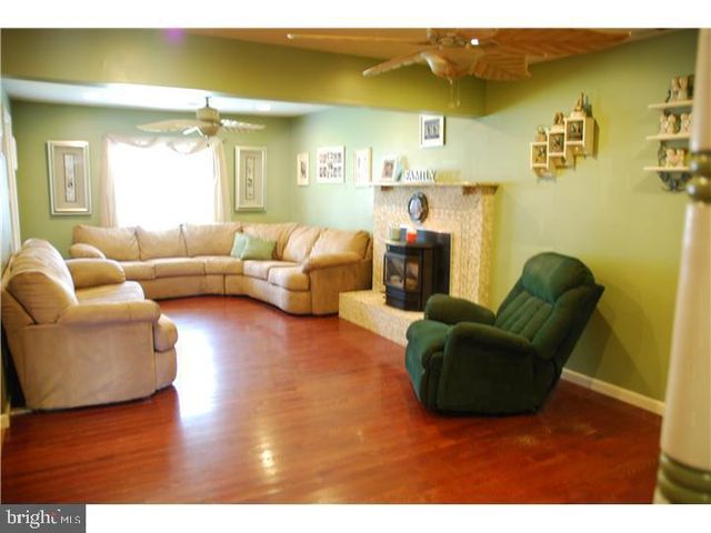 142 ELDERBERRY DR, Levittown, PA 19054