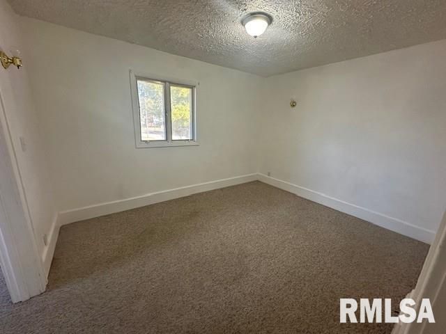 221 E ADAMS Street, Taylorville, IL 62568