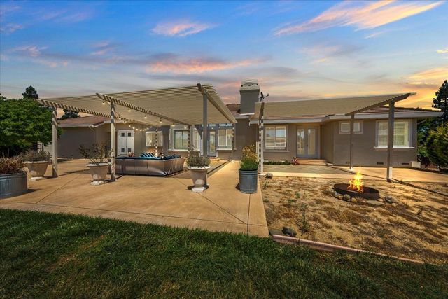 10531 Korn Lane, Gilroy, CA 95020