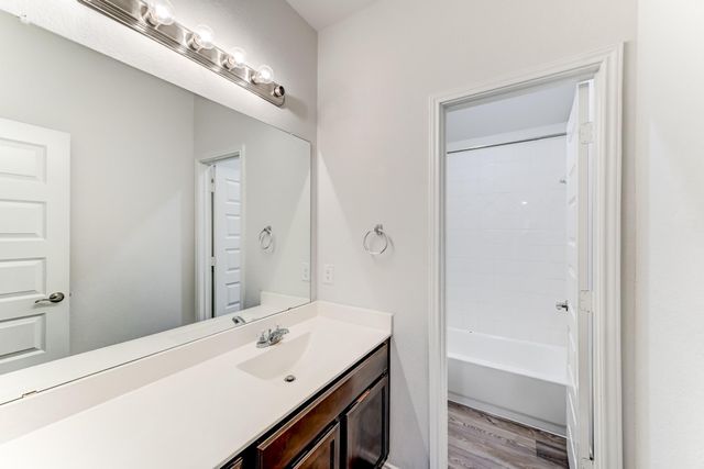 7458 Sunlit Harbor Drive, Cypress, TX 77433