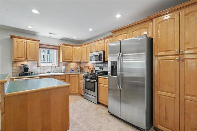 544 Bently Drive, Lawrence, KS 66049