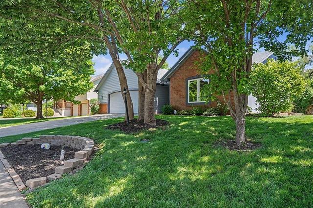 544 Bently Drive, Lawrence, KS 66049