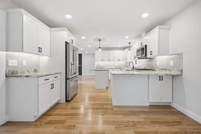 11 Hutchins Circle, Lynnfield, MA 01940