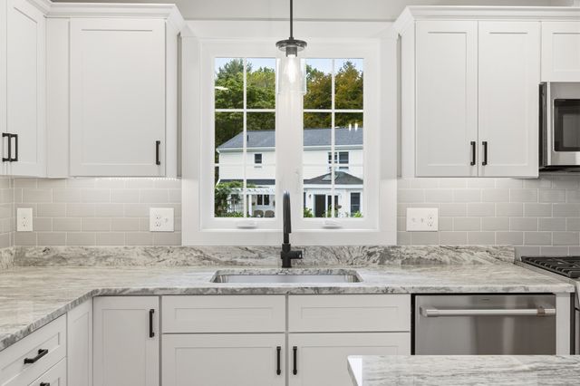 11 Hutchins Circle, Lynnfield, MA 01940