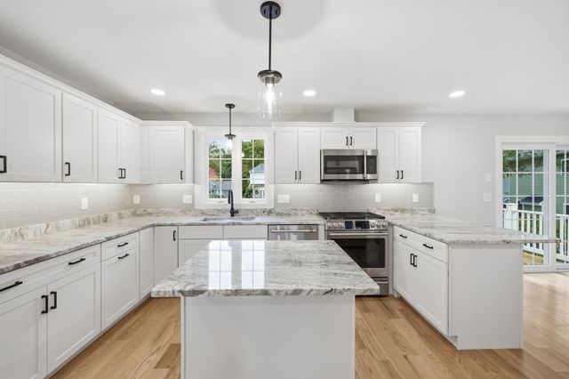 11 Hutchins Circle, Lynnfield, MA 01940