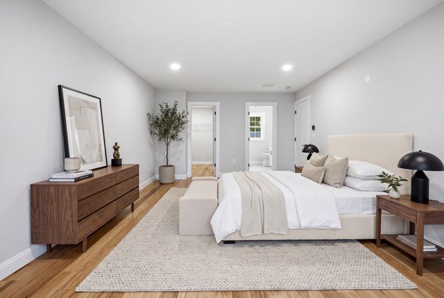 11 Hutchins Circle, Lynnfield, MA 01940