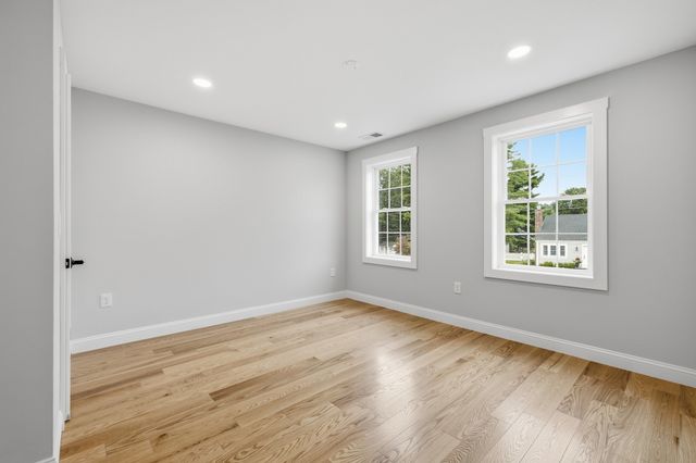 11 Hutchins Circle, Lynnfield, MA 01940