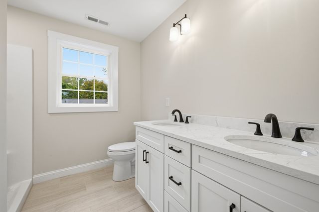 11 Hutchins Circle, Lynnfield, MA 01940