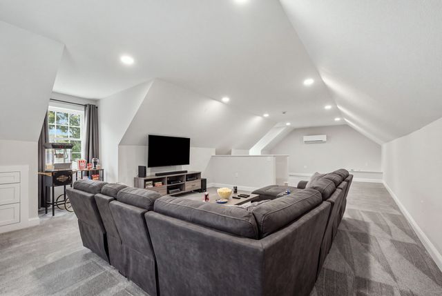 11 Hutchins Circle, Lynnfield, MA 01940