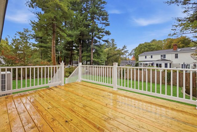 11 Hutchins Circle, Lynnfield, MA 01940