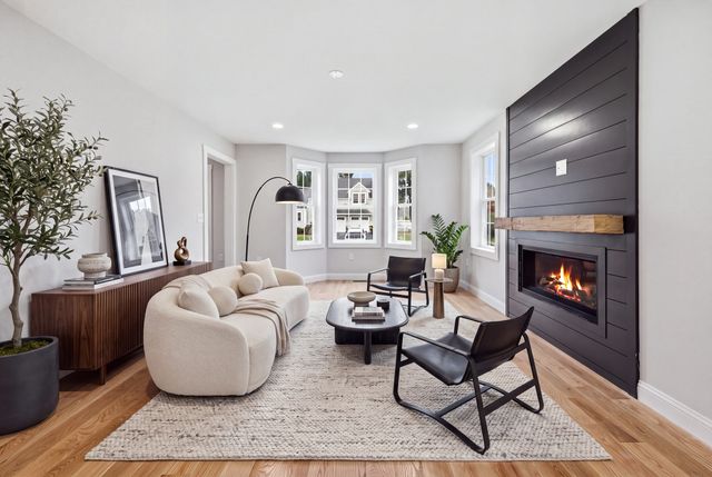 11 Hutchins Circle, Lynnfield, MA 01940