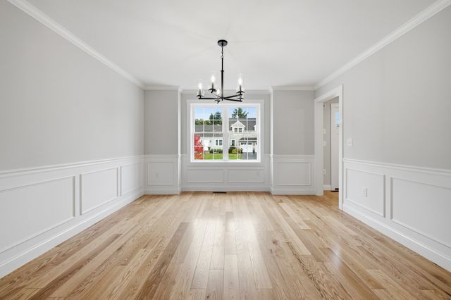 11 Hutchins Circle, Lynnfield, MA 01940