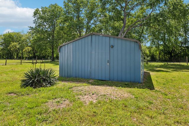 161 Longbranch Rd, Hohenwald, TN 38462