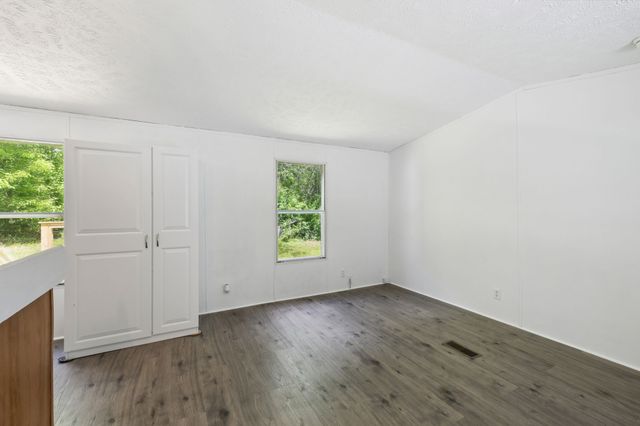 161 Longbranch Rd, Hohenwald, TN 38462